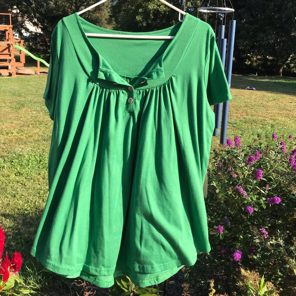 Flowing green shirt